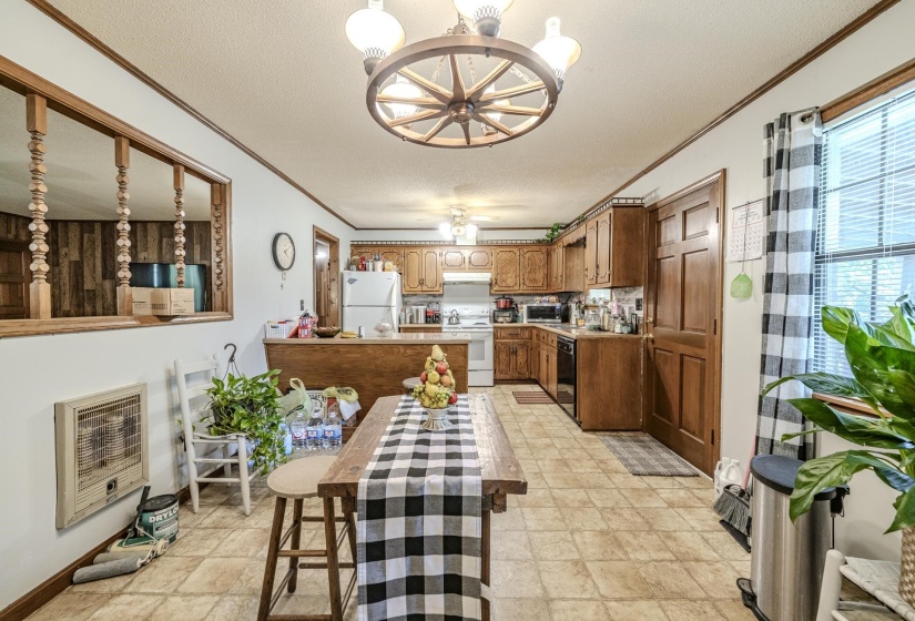 1172 BROOKS RD, Selmer, Tennessee 38375, 3 Bedrooms Bedrooms, 8 Rooms Rooms,1.1 BathroomsBathrooms,Residential,For Sale,BROOKS,10223918