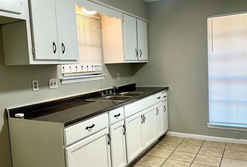 5207 BRECKENWOOD DR, Memphis, Tennessee 38127, 3 Bedrooms Bedrooms, 8 Rooms Rooms,1.1 BathroomsBathrooms,Residential,For Sale,BRECKENWOOD,10223921