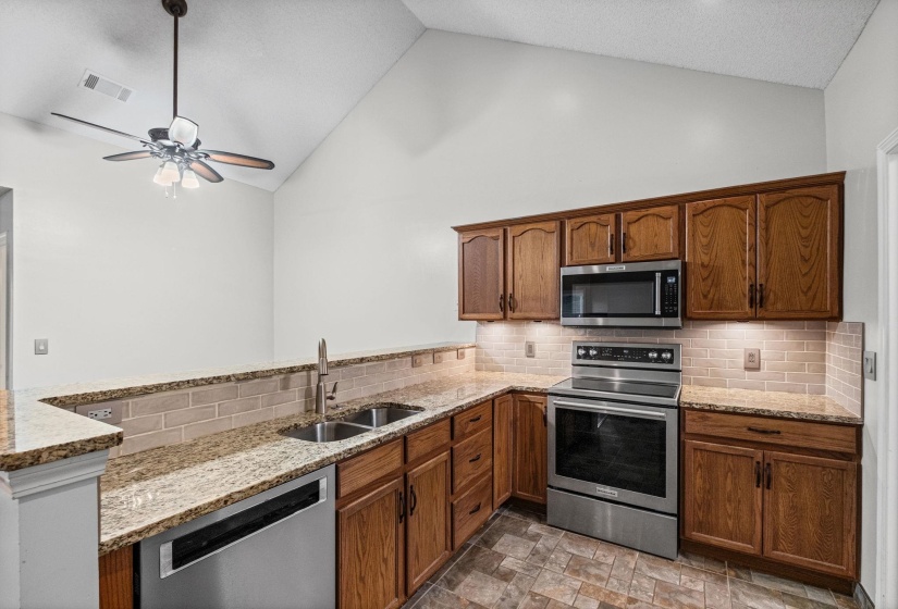 7436 APPLING CLUB CIR, Unincorporated, Tennessee 38016, 2 Bedrooms Bedrooms, 6 Rooms Rooms,2 BathroomsBathrooms,Residential,For Sale,APPLING CLUB,10223930