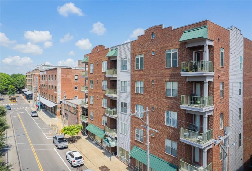 510 CITYHOUSE CT, Memphis, Tennessee 38103, 3 Bedrooms Bedrooms, 6 Rooms Rooms,2.1 BathroomsBathrooms,Residential,For Sale,CITYHOUSE,10223945