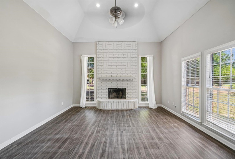 3951 FUN VALLEY DR, Memphis, Tennessee 38125, 4 Bedroom Bedrooms, 7 Room Rooms,2.1 BathroomBathrooms,Residential,For Sale,FUN VALLEY,0,10223950