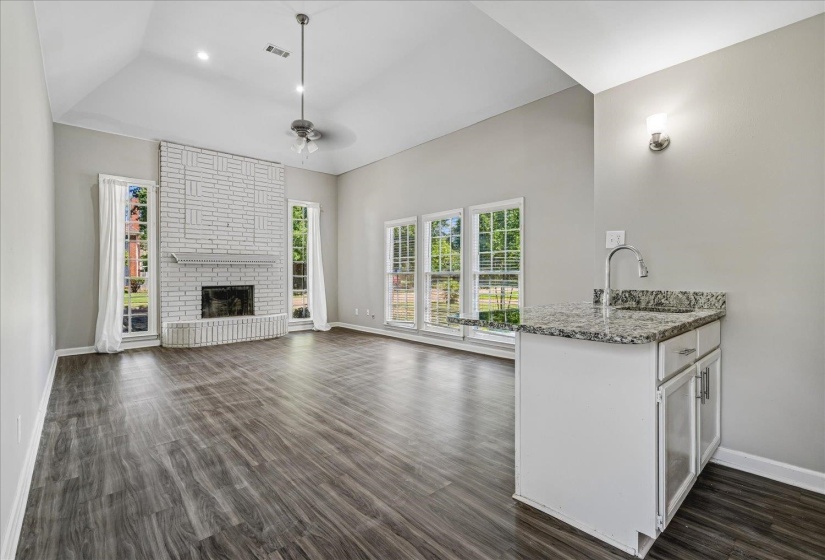 3951 FUN VALLEY DR, Memphis, Tennessee 38125, 4 Bedroom Bedrooms, 7 Room Rooms,2.1 BathroomBathrooms,Residential,For Sale,FUN VALLEY,0,10223950
