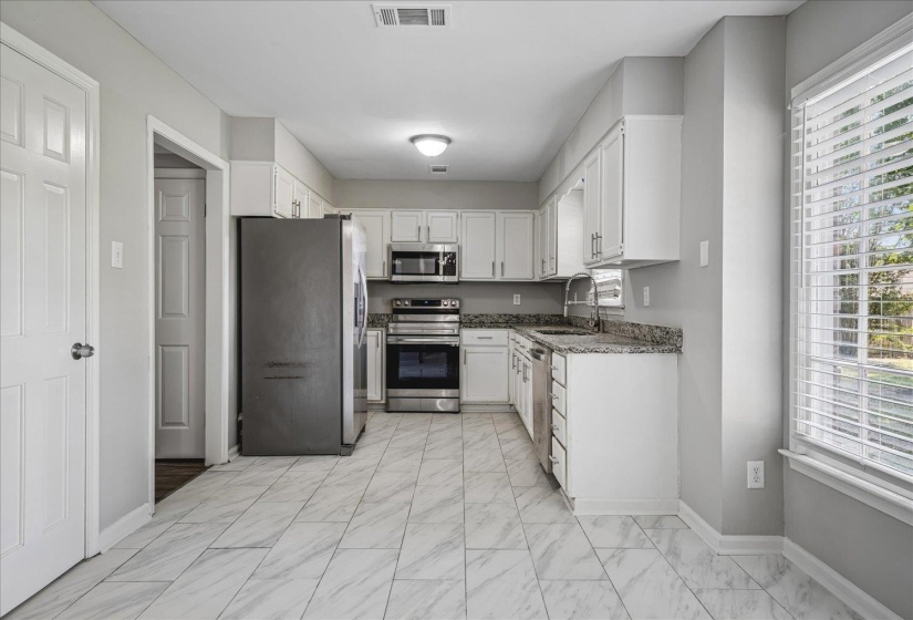 3951 FUN VALLEY DR, Memphis, Tennessee 38125, 4 Bedroom Bedrooms, 7 Room Rooms,2.1 BathroomBathrooms,Residential,For Sale,FUN VALLEY,0,10223950