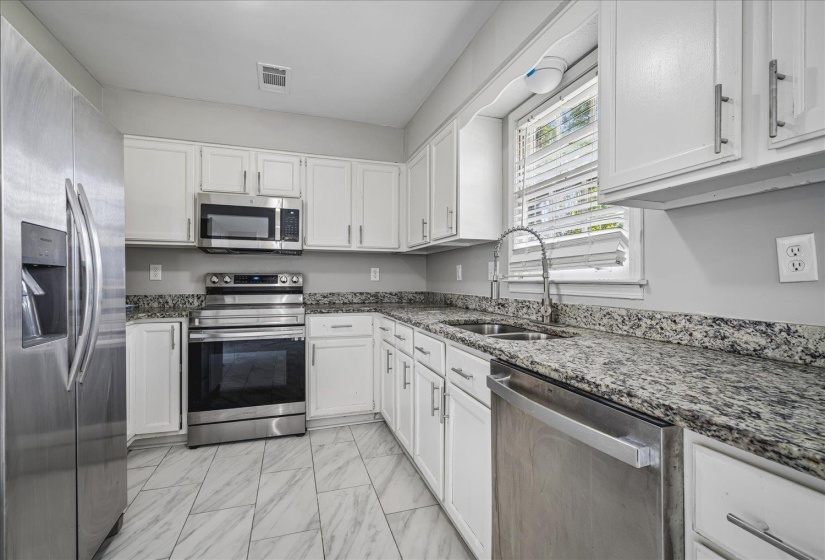 3951 FUN VALLEY DR, Memphis, Tennessee 38125, 4 Bedroom Bedrooms, 7 Room Rooms,2.1 BathroomBathrooms,Residential,For Sale,FUN VALLEY,0,10223950